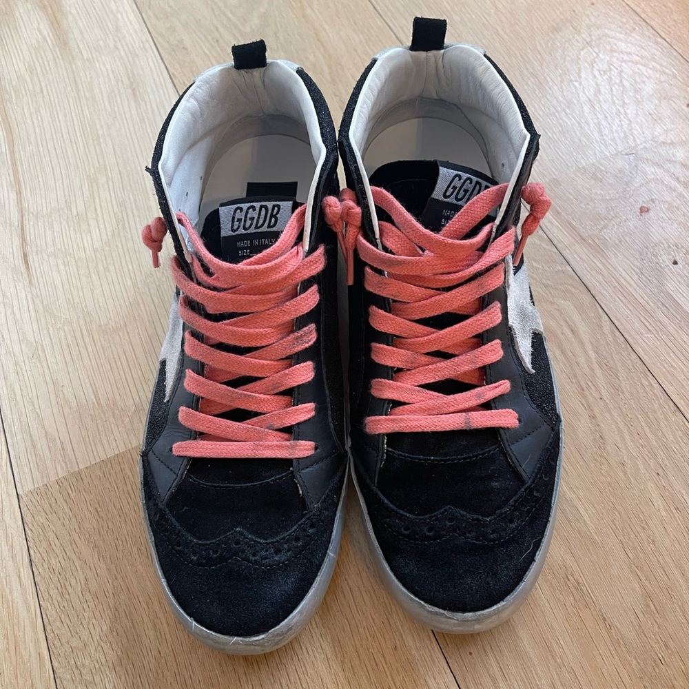 Golden goose mid stars worn a couple of times.